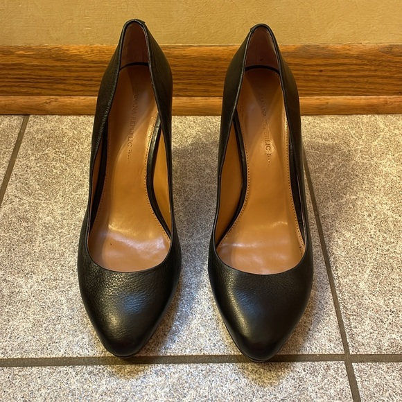 BANANA REPUBLIC UEC Women’s Size 9 Black Leather Heel Platform Pumps Round Toe - Picture 5 of 17